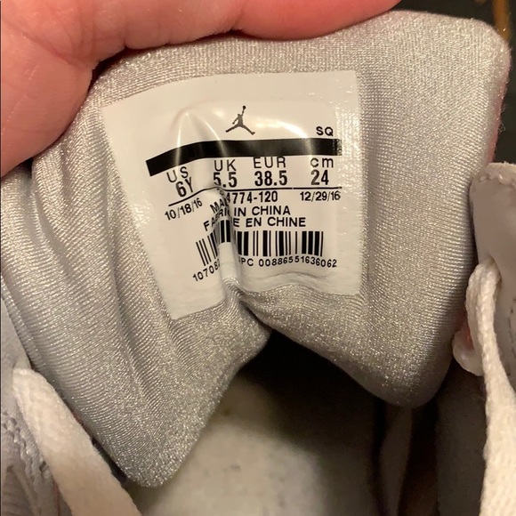 Jordan 7 Retro Pure Platinum - Picture 2 of 5